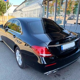 105 Mercedes W213 E класса черный аренда авто - авто на весілля у Києві - портфоліо 3
