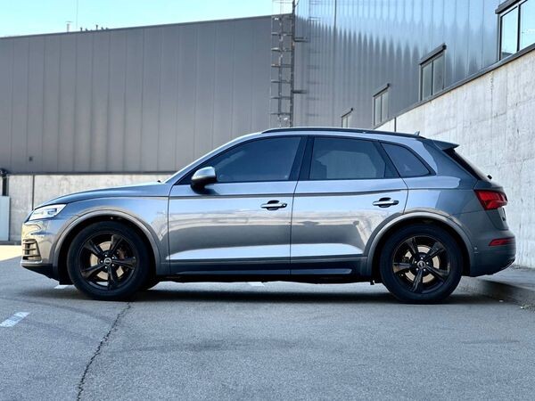 120 Позашляховик Audi Q5-Quattro сіро-блакитний 