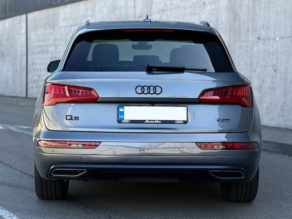 120 Позашляховик Audi Q5-Quattro сіро-блакитний 