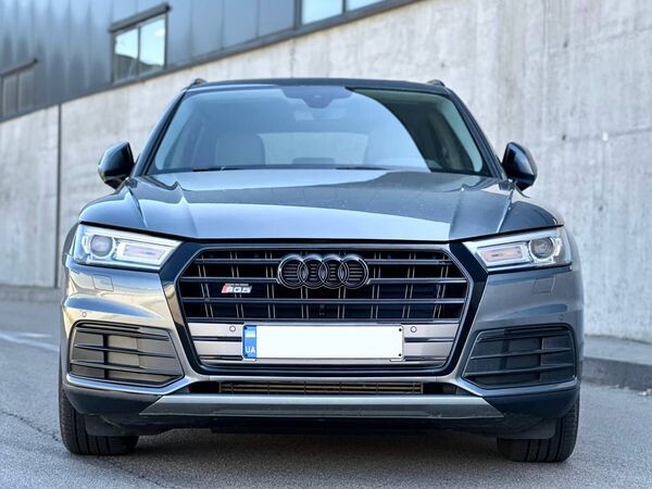 120 Позашляховик Audi Q5-Quattro сіро-блакитний 