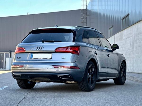 120 Позашляховик Audi Q5-Quattro сіро-блакитний 