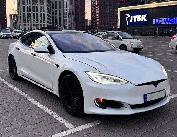 168 Електрокар Tesla Model S біла прокат б 