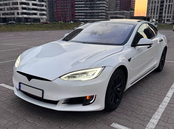 168 Електрокар Tesla Model S біла прокат б 