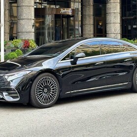 164 Mercedes Benz EQS 450+ електро оренда - авто на весілля у Києві - портфоліо 3