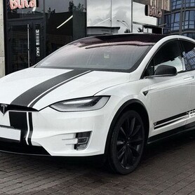 001 Tesla Model X білий електричний позашляховик - авто на весілля у Києві - портфоліо 1