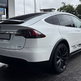 001 Tesla Model X білий електричний позашляховик - авто на весілля у Києві - портфоліо 5
