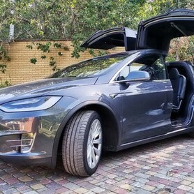 075 Tesla Model X сіра електричний позашляховик - авто на весілля у Києві - портфоліо 1