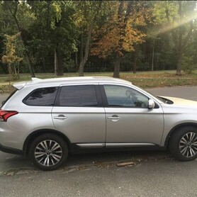 Mitsubishi Outlander - авто на весілля у Києві - портфоліо 2