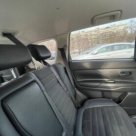 Mitsubishi Outlander - авто на весілля у Києві - портфоліо 4