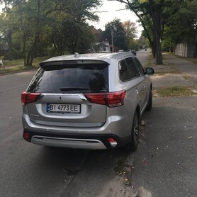 Mitsubishi Outlander - авто на весілля у Києві - портфоліо 3