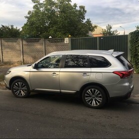 Mitsubishi Outlander - авто на весілля у Києві - портфоліо 1