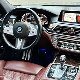 353 Прокат авто BMW M760 LI - авто на весілля у Києві - портфоліо 5