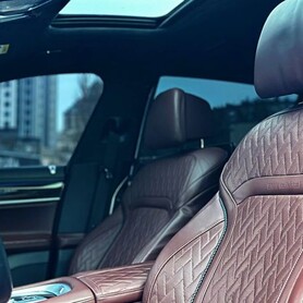 353 Прокат авто BMW M760 LI - авто на весілля у Києві - портфоліо 4