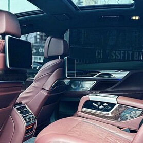 353 Прокат авто BMW M760 LI - авто на весілля у Києві - портфоліо 3