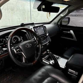 358 Джип без водія Toyota Land Cruiser 200 - авто на весілля у Києві - портфоліо 6
