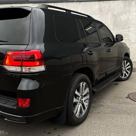 358 Джип без водія Toyota Land Cruiser 200 - авто на весілля у Києві - портфоліо 3