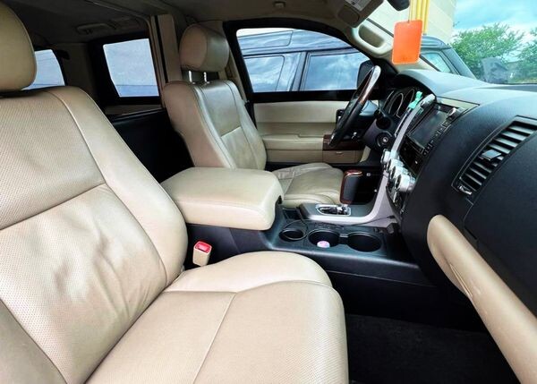 346 Броньований Toyota Sequoia біла оренда 
