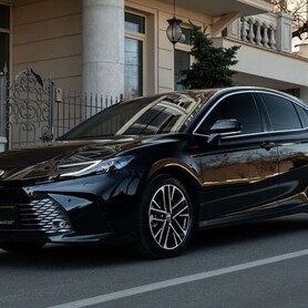 214 Аренда авто Toyota Camry 2025 XV80 - авто на весілля у Києві - портфоліо 1
