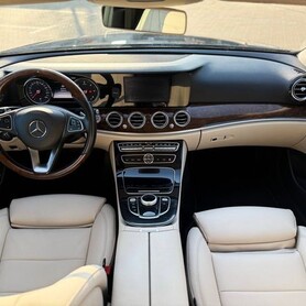 260 Прокат авто Mercedes-Benz Е-Class W213 - авто на весілля у Києві - портфоліо 5