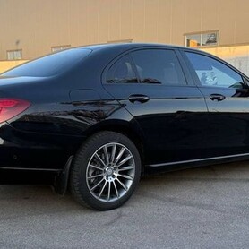 260 Прокат авто Mercedes-Benz Е-Class W213 - авто на весілля у Києві - портфоліо 3