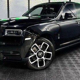 408 Прокат Rolls-Royce Cullinan на весілля - авто на весілля у Києві - портфоліо 1