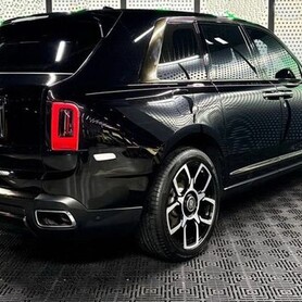 408 Прокат Rolls-Royce Cullinan на весілля - авто на весілля у Києві - портфоліо 3