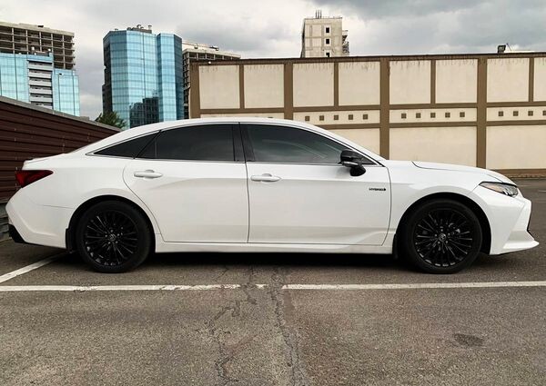 406 Toyota Avalon біла оренда на весілля 