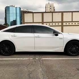 406 Toyota Avalon біла оренда на весілля - авто на весілля у Києві - портфоліо 5