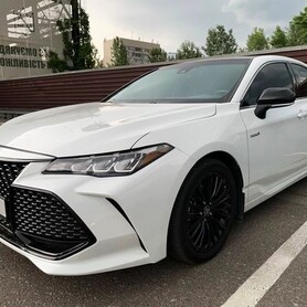 406 Toyota Avalon біла оренда на весілля - авто на весілля у Києві - портфоліо 1