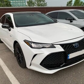 406 Toyota Avalon біла оренда на весілля - авто на весілля у Києві - портфоліо 3