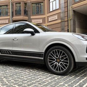 417 Оренда Porsche Cayenne Coupe - авто на весілля у Києві - портфоліо 3