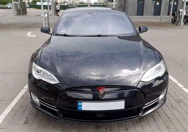 420 Авто на весілля Tesla Model S чорний з водієм 