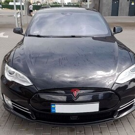 420 Авто на весілля Tesla Model S чорний з водієм - авто на весілля у Києві - портфоліо 1