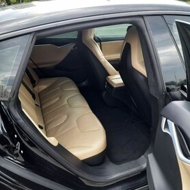420 Авто на весілля Tesla Model S чорний з водієм - авто на весілля у Києві - портфоліо 4