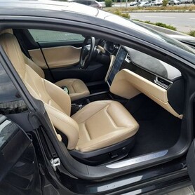 420 Авто на весілля Tesla Model S чорний з водієм - авто на весілля у Києві - портфоліо 5
