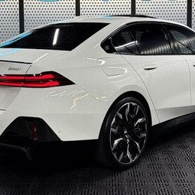 424 BMW 5 G60 біла прокат без водія - авто на весілля у Києві - портфоліо 3