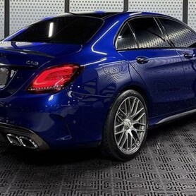 428 Прокат Mercedes-Benz C63s без водія в Києві - авто на весілля у Києві - портфоліо 3