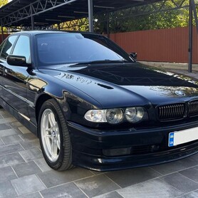362 Оренда BMW 750i E38 чорний 2001 - авто на весілля у Києві - портфоліо 1
