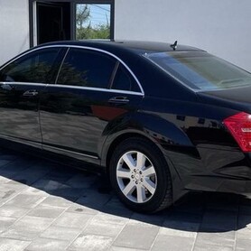 128 Броньований Mercedes-Benz W221 S600 GUARD B7 - авто на весілля у Києві - портфоліо 5