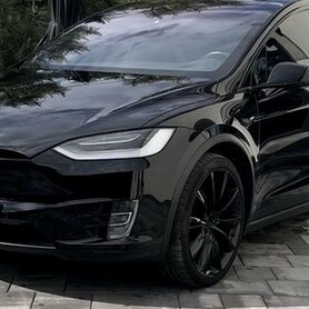 121 Прокат Tesla Model X чорна без водія - авто на весілля у Києві - портфоліо 4