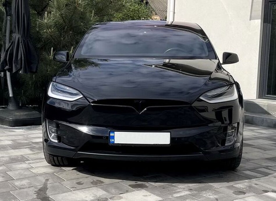 121 Прокат Tesla Model X чорна без водія 