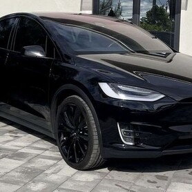 121 Прокат Tesla Model X чорна без водія - авто на весілля у Києві - портфоліо 1