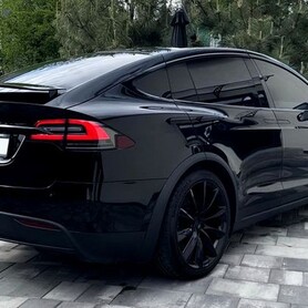 121 Прокат Tesla Model X чорна без водія - авто на весілля у Києві - портфоліо 6
