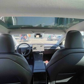 242 Авто на весілля Tesla Model 3 чорна з водієм - авто на весілля у Києві - портфоліо 4