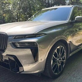 265 Оренда BMW X7 40D 2024 сірий на весілля - авто на весілля у Києві - портфоліо 4