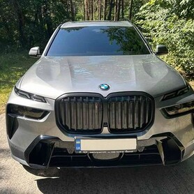 265 Оренда BMW X7 40D 2024 сірий на весілля - авто на весілля у Києві - портфоліо 5
