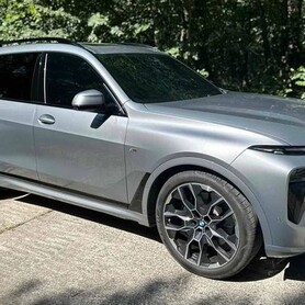 265 Оренда BMW X7 40D 2024 сірий на весілля - авто на весілля у Києві - портфоліо 3