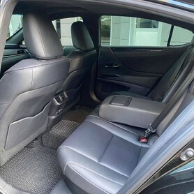 429 Авто на весілля Lexus ES 300h оренда з водієм - авто на весілля у Києві - портфоліо 5