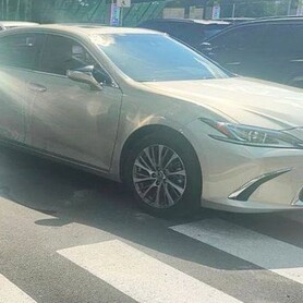 430 Авто на весілля Lexus ES 300h золотий - авто на весілля у Києві - портфоліо 2