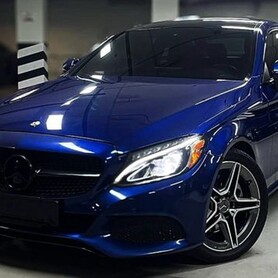 433 Авто без водія Mercedes-Benz С300 синій - авто на весілля у Києві - портфоліо 1